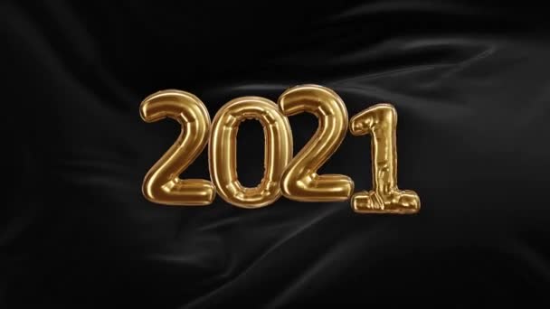 Inskription 2021 från gyllene ballonger på en våg svart satin tyg — Stockvideo