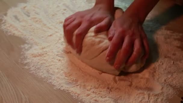 Mąka i kobieta ręce — Wideo stockowe