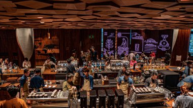 Shanghai, Çin 'deki Starbuck sancak gemisi mağazası