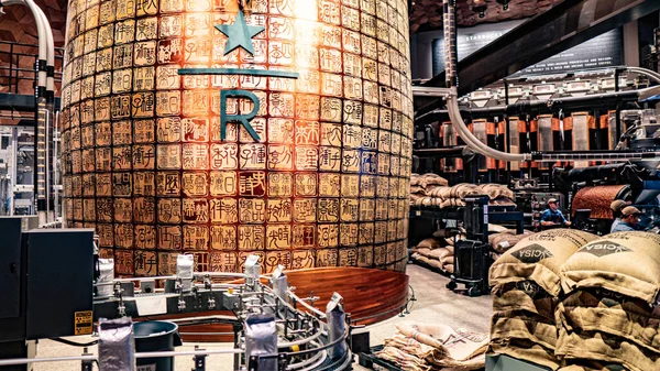 Shanghai, Çin 'deki Starbuck sancak gemisi mağazası