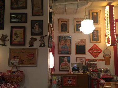 Tokyo, Waterfront 'taki antika oyuncakçı. 