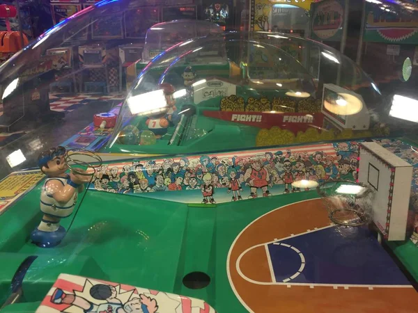 Tokyo, Waterfront 'taki antika oyuncakçı. 