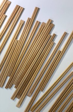 Tek kullanımlık yemek çubukları. 