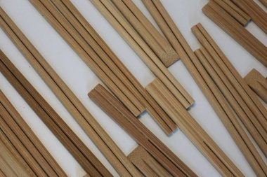 Tek kullanımlık yemek çubukları. 