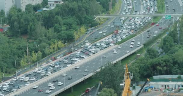 Trafik på motorväg — Stockvideo