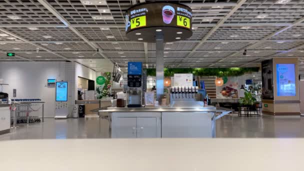 IKEA-Cafeteria in Chengdu, China. Schuss am 27. September 2021 — Stockvideo