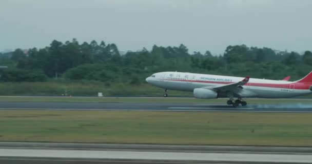 Lotnisko Sichuan Airline, Suangliu, Chiny — Wideo stockowe