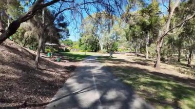 Avustralya 'nın doğal ortamında yürüyüş.