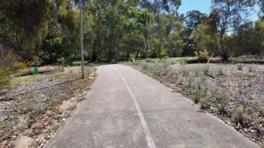 Avustralya 'nın doğal ortamında yürüyüş.