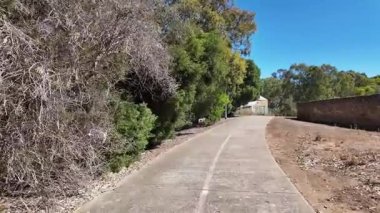 Avustralya 'nın doğal ortamında yürüyüş.