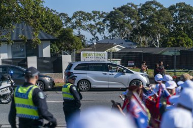 Çin Başbakanı, Polis Güvenliği ve Destekçileriyle Resmi Ziyaret İçin Avustralya 'ya Geldi