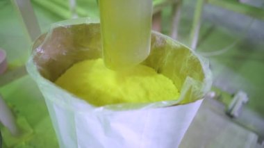 Patates un Fabrikası'nda çanta içine dökülür.
