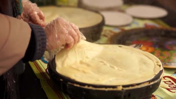 Stek pannkakorna på Fettisdagen, food street-2 — Stockvideo