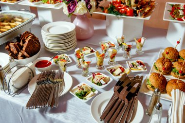 Ikram Servisi. Restoran tablo gıda-3.