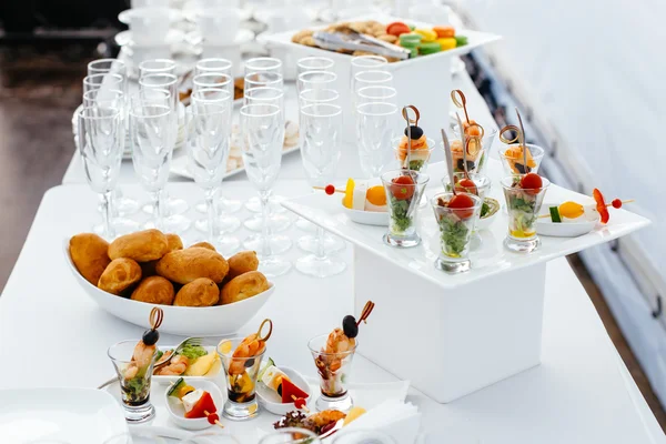 Catering food wedding, white beautiful table-3. — Stock Photo, Image