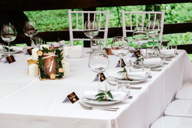 Dekor düğün. Süslenmiş güzel bir ahşap çerçeve tabloda Oda bırakır ve azaltması.