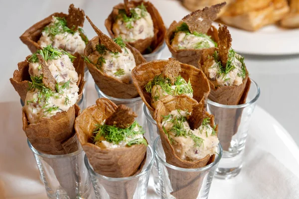 Luxurious catering table. Rolls with filling and croutons. — 스톡 사진