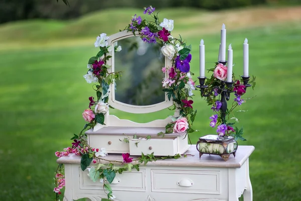 Güzel bir bahçede Boudoir standları