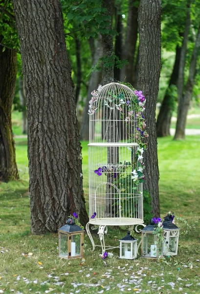 Beyaz kuş kafes gibi Bahçe lambası