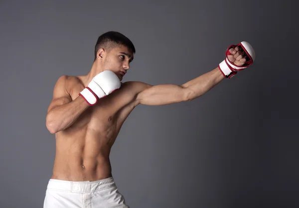 Mladý boxer a jeho síla — Stock fotografie