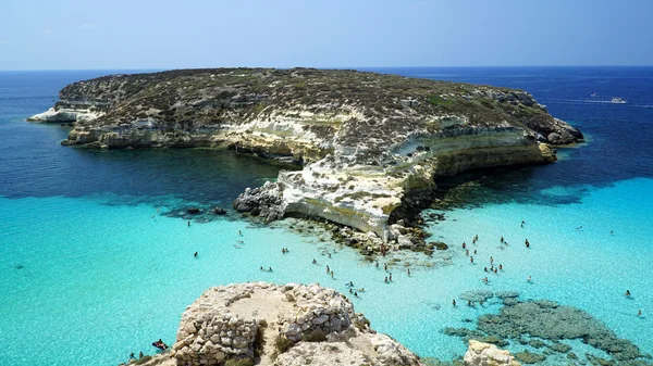 La Isla de los Conejos / Isola dei Conigli, Mar Mediterráneo Imágenes de stock libres de derechos