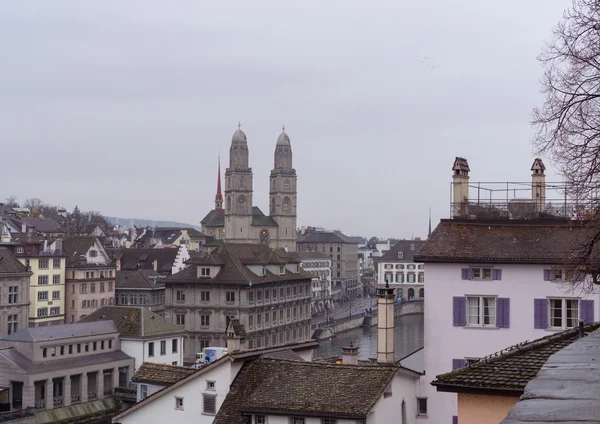 Paisaje de Zurich con iglesia Grossmunster —  Fotos de Stock