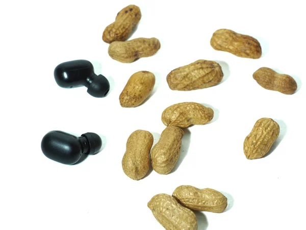 Geröstete Erdnüsse Zum Essen Vor Weißem Hintergrund — Stockfoto