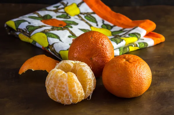 Mandarino con panno da cucina — Foto Stock