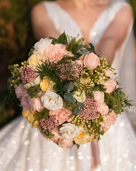 Bouquet Sposa Nella Tavolozza Autunnale Sposa Tiene Mano Mazzo Fiori — Foto Stock