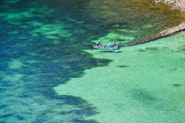 Quechua Isla del Sol Bolivi Titikaka Gölü üzerinde bir teknede