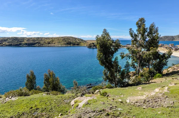 Blick auf die Isla del Sol am Titicacasee in Bolivien — Stockfoto