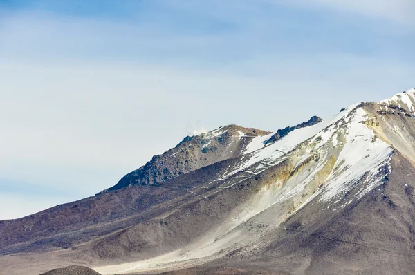 Vista de un volcán en la meseta altoandina, Bolivia —  Fotos de Stock