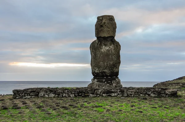 Posąg Moai na wyspie Wielkanocnej, chile — Zdjęcie stockowe