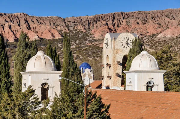 Kyrkan står hög i Humahuaca, Argentina — Stockfoto