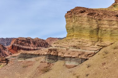 Katmanlı kaya oluşumları Quebrada de Las Conchas, Argentin