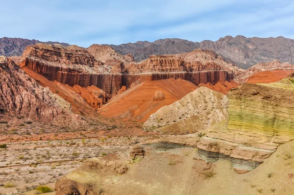 Färgglada klippformationer i Quebrada de las Conchas, Argenti — Stockfoto