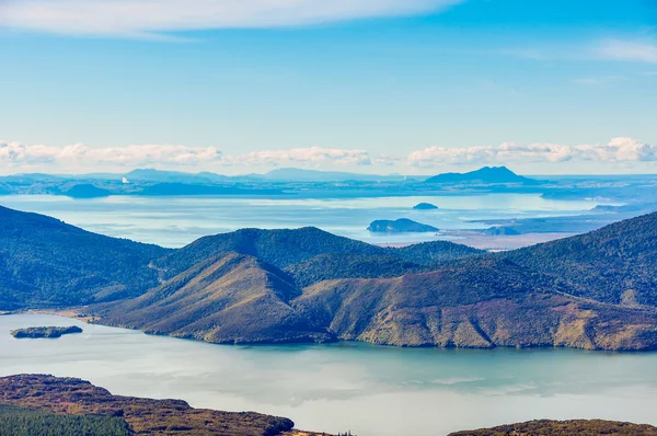 Widok na jezioro Taupo i jeziora Rotoaira w Nowej Zelandii — Zdjęcie stockowe