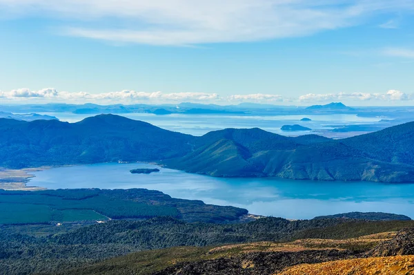 Uitzicht op Lake Taupo en Lake Rotoaira in Nieuw-Zeeland — Stockfoto