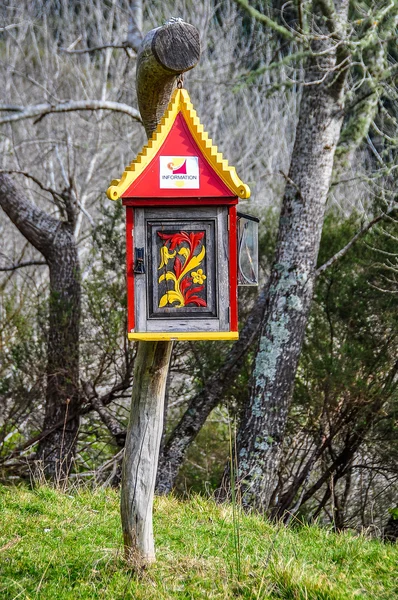 Decorated mailbox in Whanganui National Park, New Zealand — Stock Photo, Image