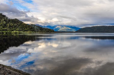 Lake Wahapo Yeni Zelanda
