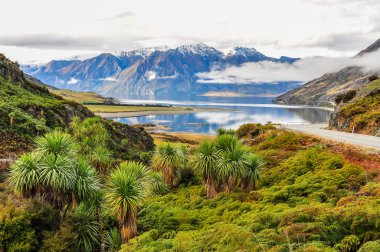Wanaka Güney göllerde, Yeni Zelanda yakınındaki yalan bulutlar düşük