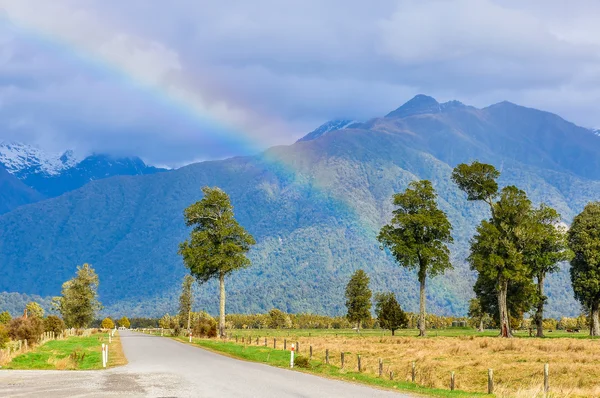 Regenbogen am See Matheson, Neuseeland — Stockfoto
