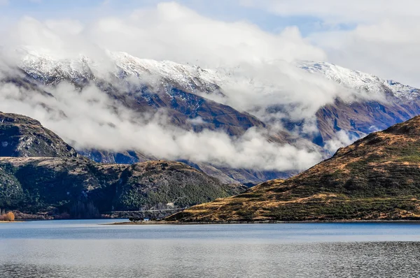 Snöiga toppar nära Lake Wanaka i södra sjöar, Nya Zeeland — Stockfoto