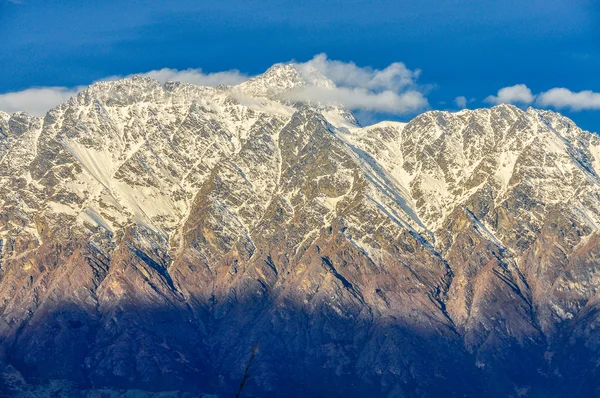 Pics enneigés près de Queenstown dans les lacs du Sud, Nouvelle-Zélande — Photo