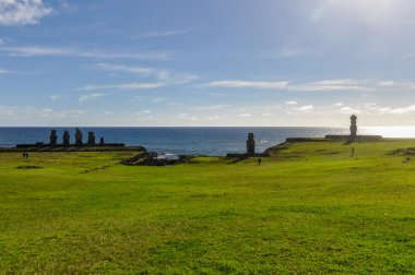 Moai grubunda Ahu Tahai, Paskalya Adası, Şili