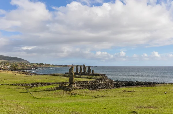 Moai groep in Ahu Tahai, Paaseiland, Chili — Stockfoto