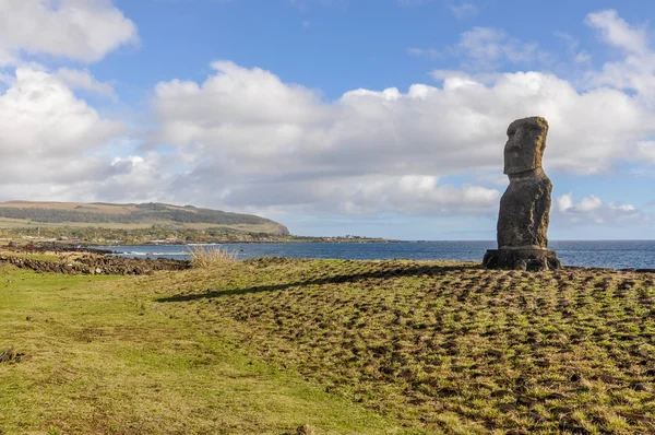 Eenzame moai, Ahu Tahai, Paaseiland, Chili — Stockfoto