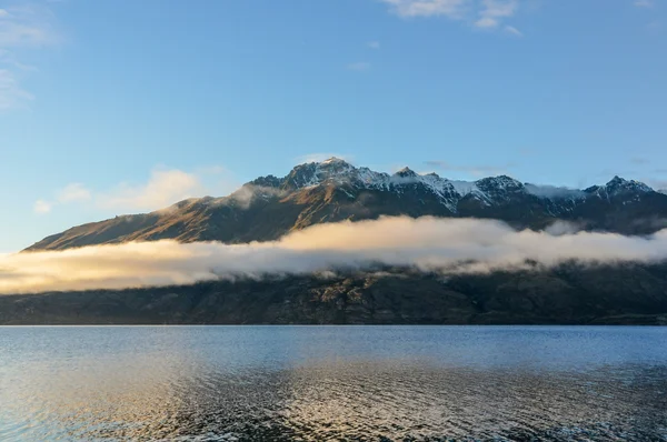 Låga morgon moln i Glenorchy, Nya Zeeland — Stockfoto