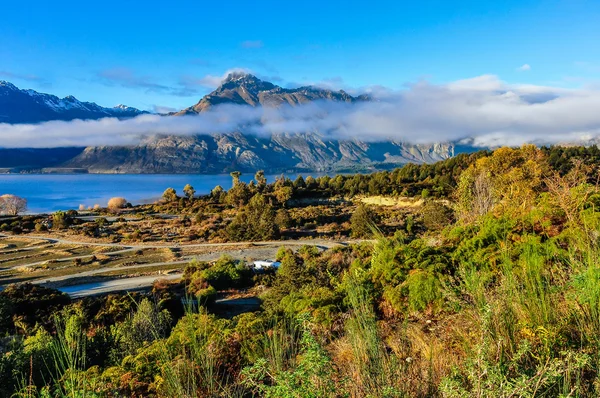 Niedrige Wolken in den Bergen in glenorchy, Neuseeland — Stockfoto