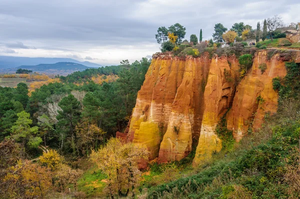 Барвисті скелі в Руссільйон, в Провансі, Франція — стокове фото